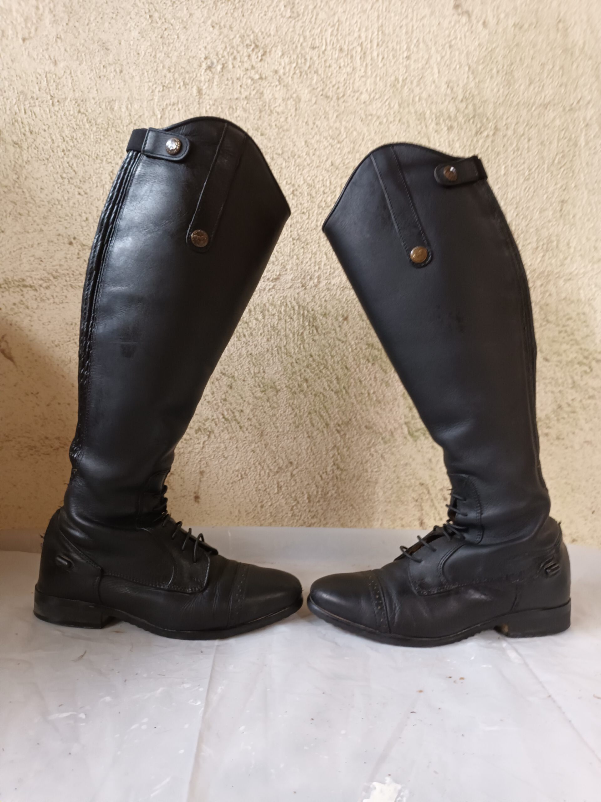 entretien des bottes par équi'nett à Montauban de Bretagne